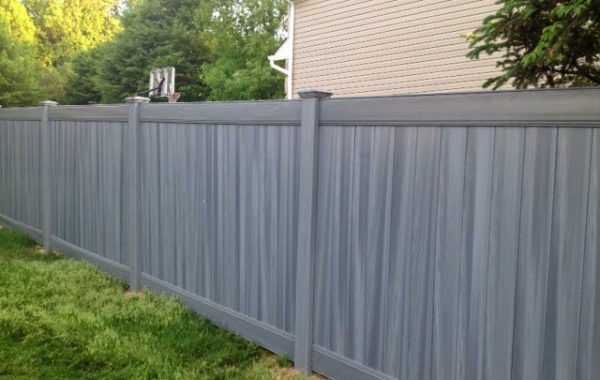 Vinyl-Fence-Backyard